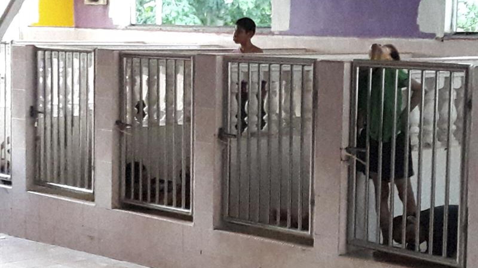 Denuncian a una residencia malasia por encerrar en cubículos a sus discapacitados mentales 