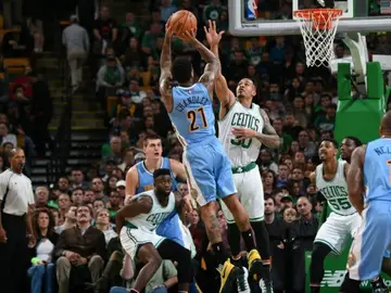 Chandler lanza a canasta ante los Celtics Chandler lanza a canasta ante los Celtics