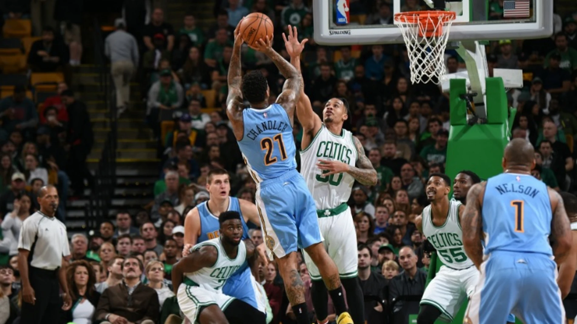 Chandler lanza a canasta ante los Celtics Chandler lanza a canasta ante los Celtics