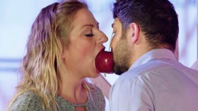 Cupido reparte flechas para Paola en 'El loft del amor'