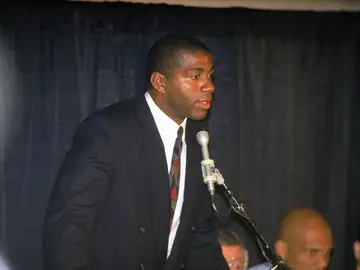 Magic Johnson, en la rueda de prensa en la que anunció su enfermedad Magic Johnson, en la rueda de prensa en la que anunció su enfermedad