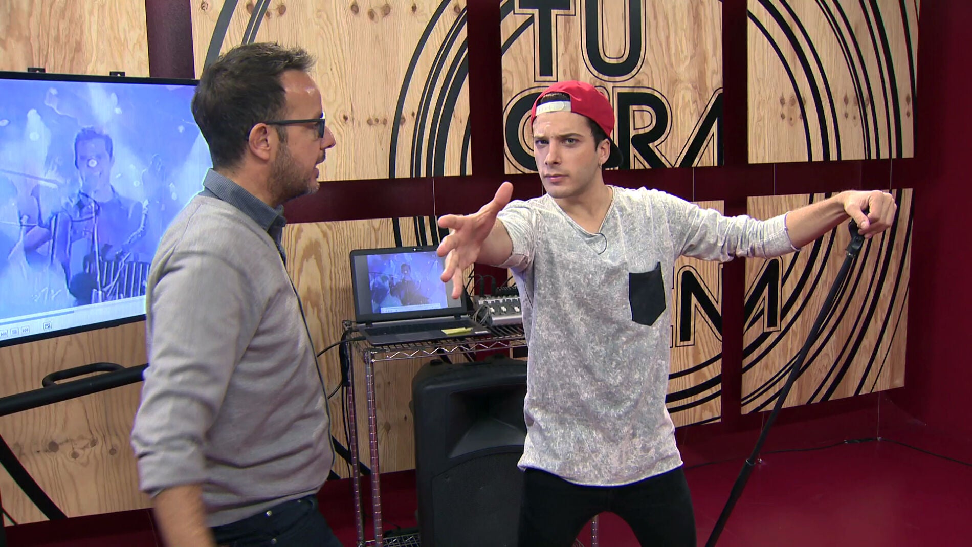 Blas Cant&oacute; saca el Ricky Martin que lleva dentro con movimientos desenfrenados