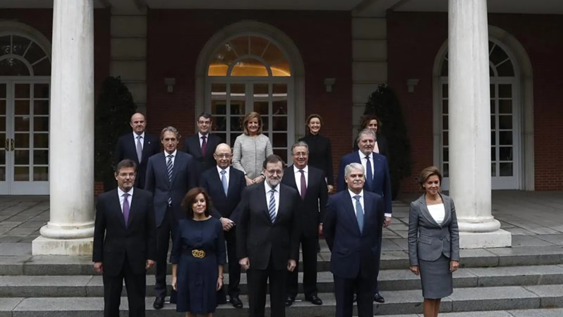 Integrantes del nuevo Gobierno en las escalinatas del Palacio de La Moncloa Integrantes del nuevo Gobierno en las escalinatas del Palacio de La Moncloa