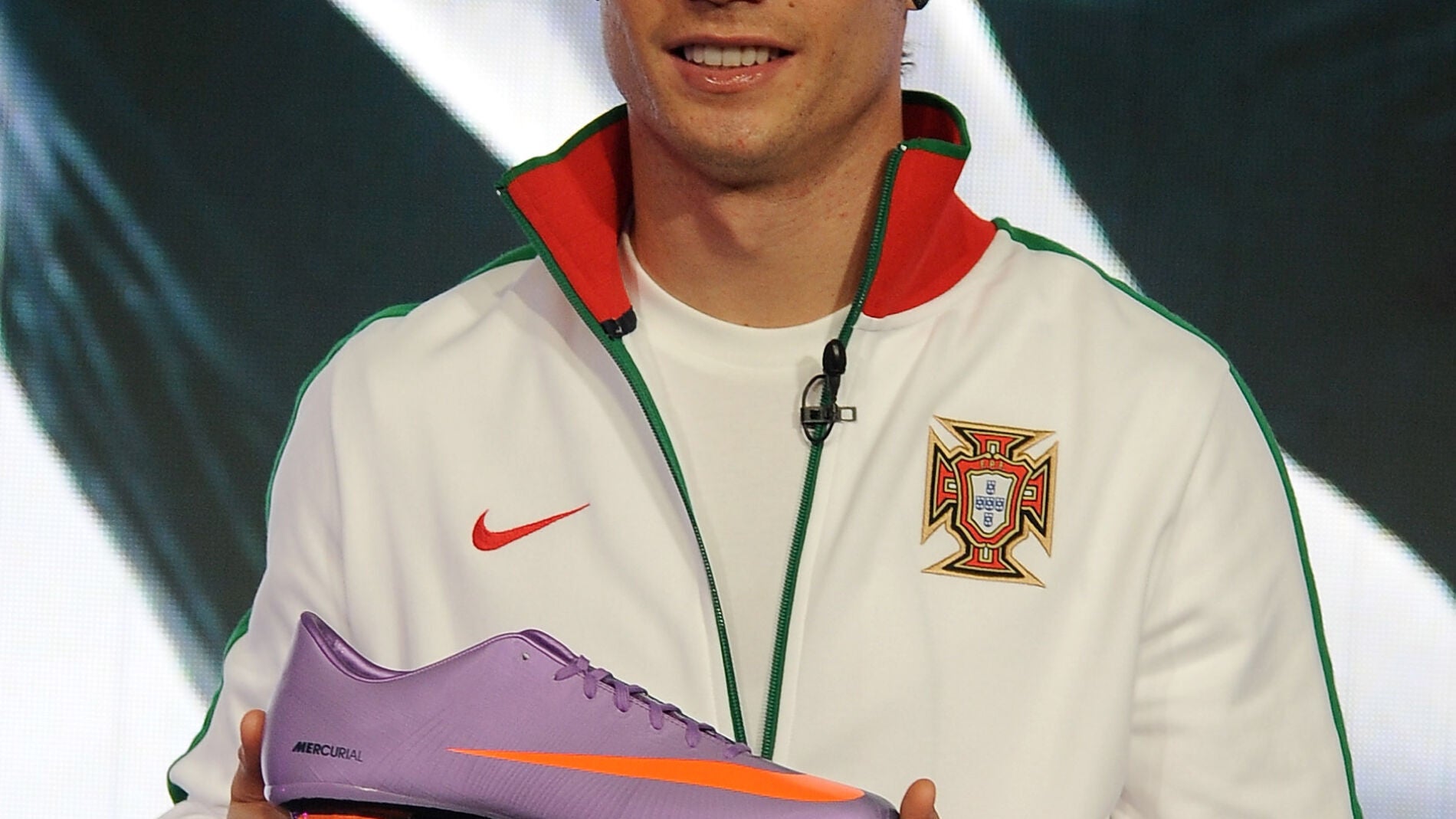 Cristiano Ronaldo, con una de sus botas de Nike