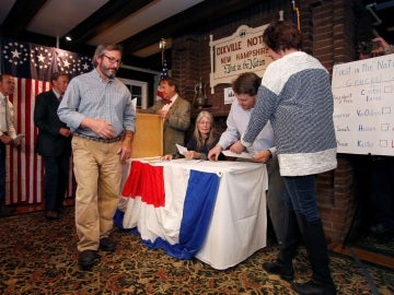 Abren los primeros centros de votación