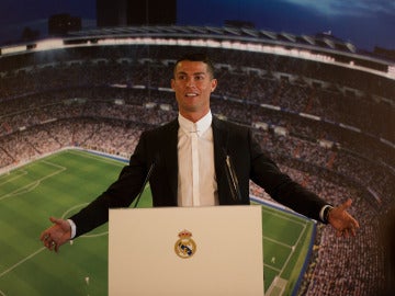 Cristiano Ronaldo en el acto de su renovación