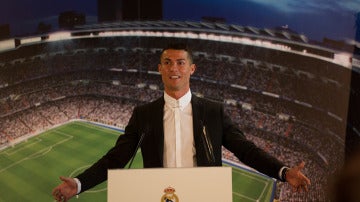 Cristiano Ronaldo en el acto de su renovación