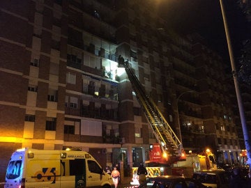 Un incendio en el barrio sevillano de Los Remedios