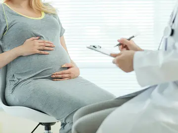 Una mujer embarazada en el médico Una mujer embarazada en el médico