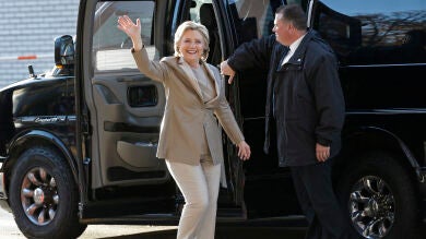 Hillary Clinton vota en un colegio electoral de Nueva York