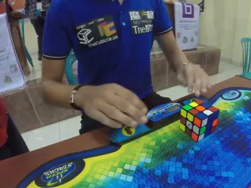 El holandés Mats Valk logra acabar el cubo de Rubik en 4.74 segundos El holandés Mats Valk logra acabar el cubo de Rubik en 4.74 segundos