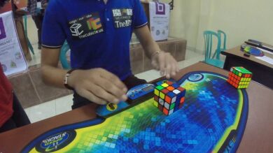Un holandés bate el récord del mundo del cubo de Rubik con un tiempo de 4.74 segundos