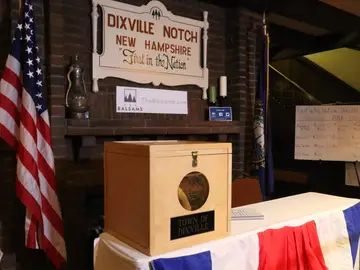 Vista de la urna de votación de la pequeña población de Dixville Notch, New Hampshire (Estados Unidos) Vista de la urna de votación de la pequeña población de Dixville Notch, New Hampshire (Estados Unidos)