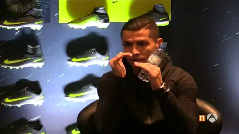 Frame 2.569293 de: Cristiano Ronaldo se decanta por Fernando Santos en lugar de Zidane: "Es más difícil ganar la Eurocopa con Portugal" Frame 2.569293 de: Cristiano Ronaldo se decanta por Fernando Santos en lugar de Zidane: "Es más difícil ganar la Eurocopa con Portugal"