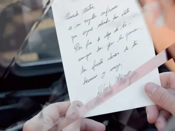 Mateo recibe una carta de Alberto Márquez Mateo recibe una carta de Alberto Márquez