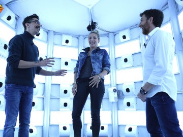 Elsa Pataky comprueba cómo funciona el escáner en 3D más grande del mundo