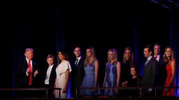 Donald Trump junto a su familia 