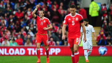 Gareth Bale celebra un gol con Gales