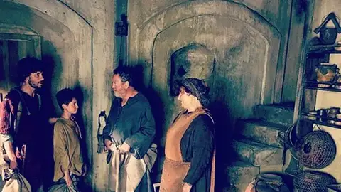 El actor junto a Daniel Grao en acción La Catedral del Mar