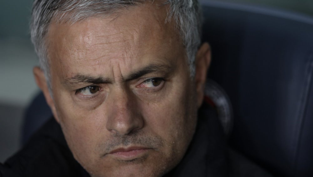 José Mourinho, durante un partido del Manchester United