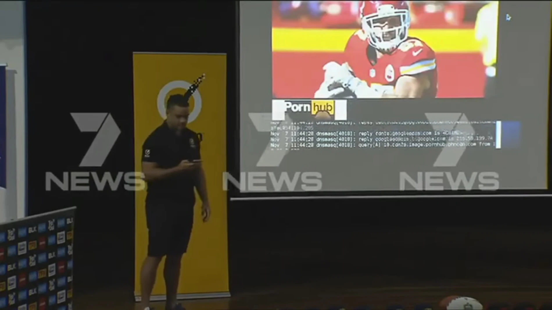 El jugador durante la charla El jugador durante la charla