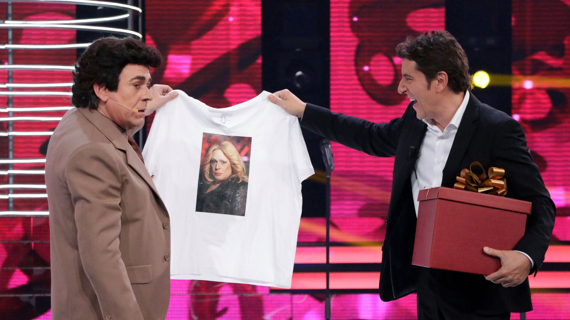 Los compa&ntilde;eros de Juan Mu&ntilde;oz le felicitan el cumplea&ntilde;os de manera muy especial