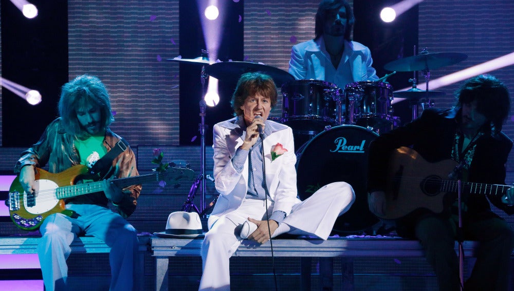 Esther Arroyo se pone de gala para imitar a Mick Jagger