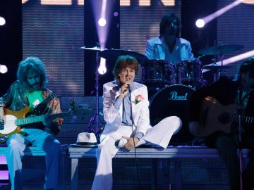 Esther Arroyo se pone de gala para imitar a Mick Jagger