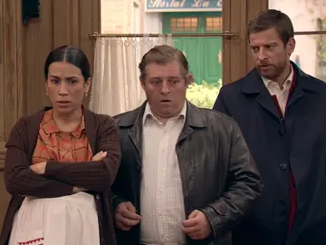 El presentador descubre la farsa de Marcelino y Manolita El presentador descubre la farsa de Marcelino y Manolita