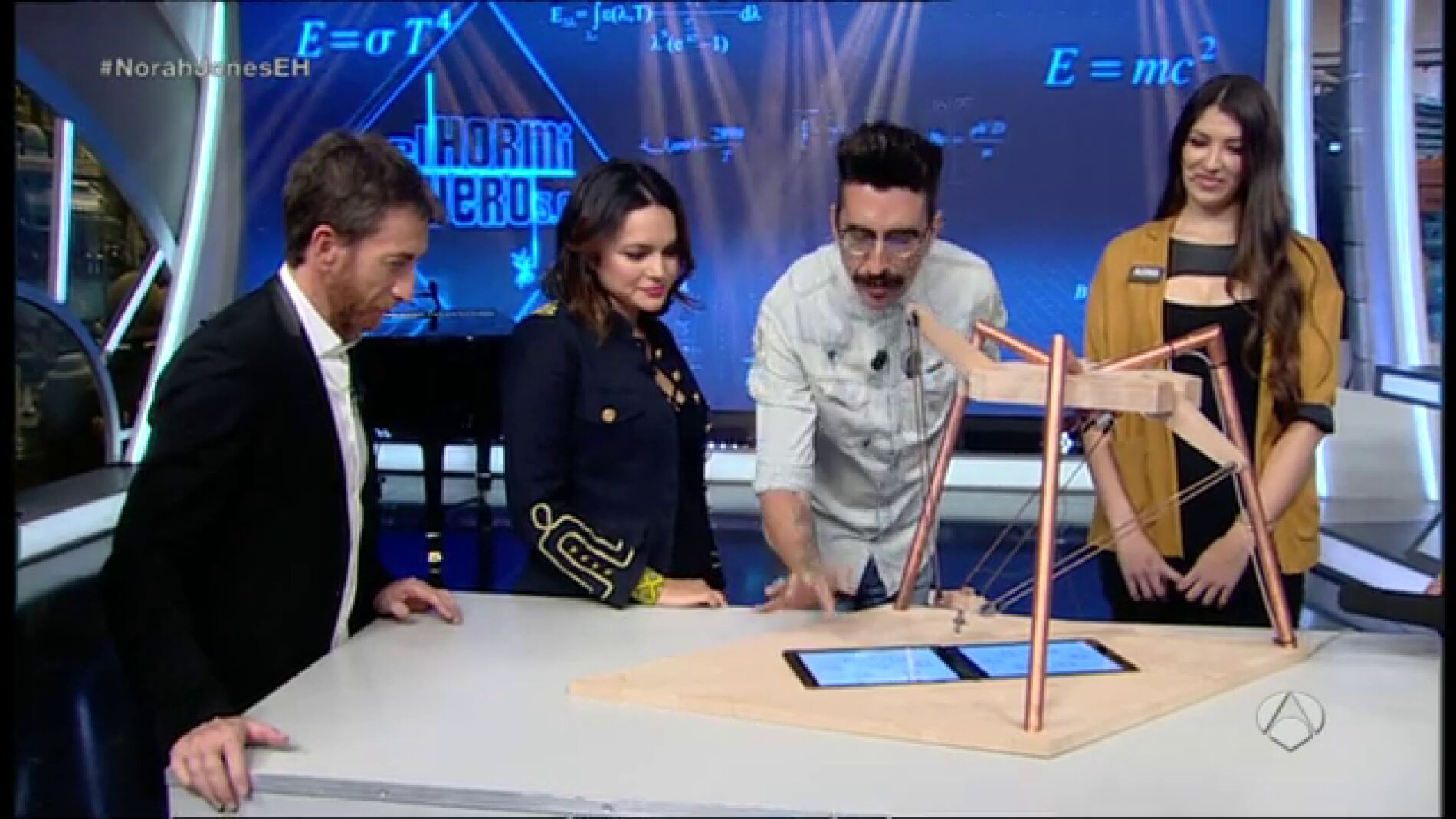 Frame 64.606782 de: As&Atilde;&shy; es el primer robot capaz de enfadarse