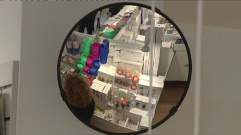 Frame 16.237338 de: Con la llegada de la Navidad se incrementan los hurtos en tiendas y grandes superficies