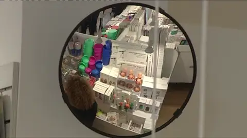 Frame 16.237338 de: Con la llegada de la Navidad se incrementan los hurtos en tiendas y grandes superficies Frame 16.237338 de: Con la llegada de la Navidad se incrementan los hurtos en tiendas y grandes superficies