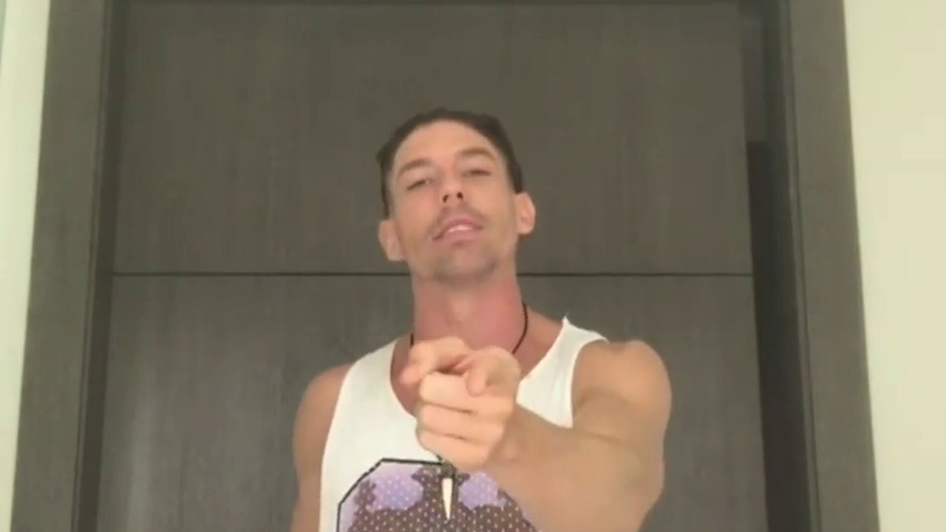 Frame 13.879746 de: El especial cumplea&ntilde;os feliz de Adri&aacute;n Lastra a 'Velvet'