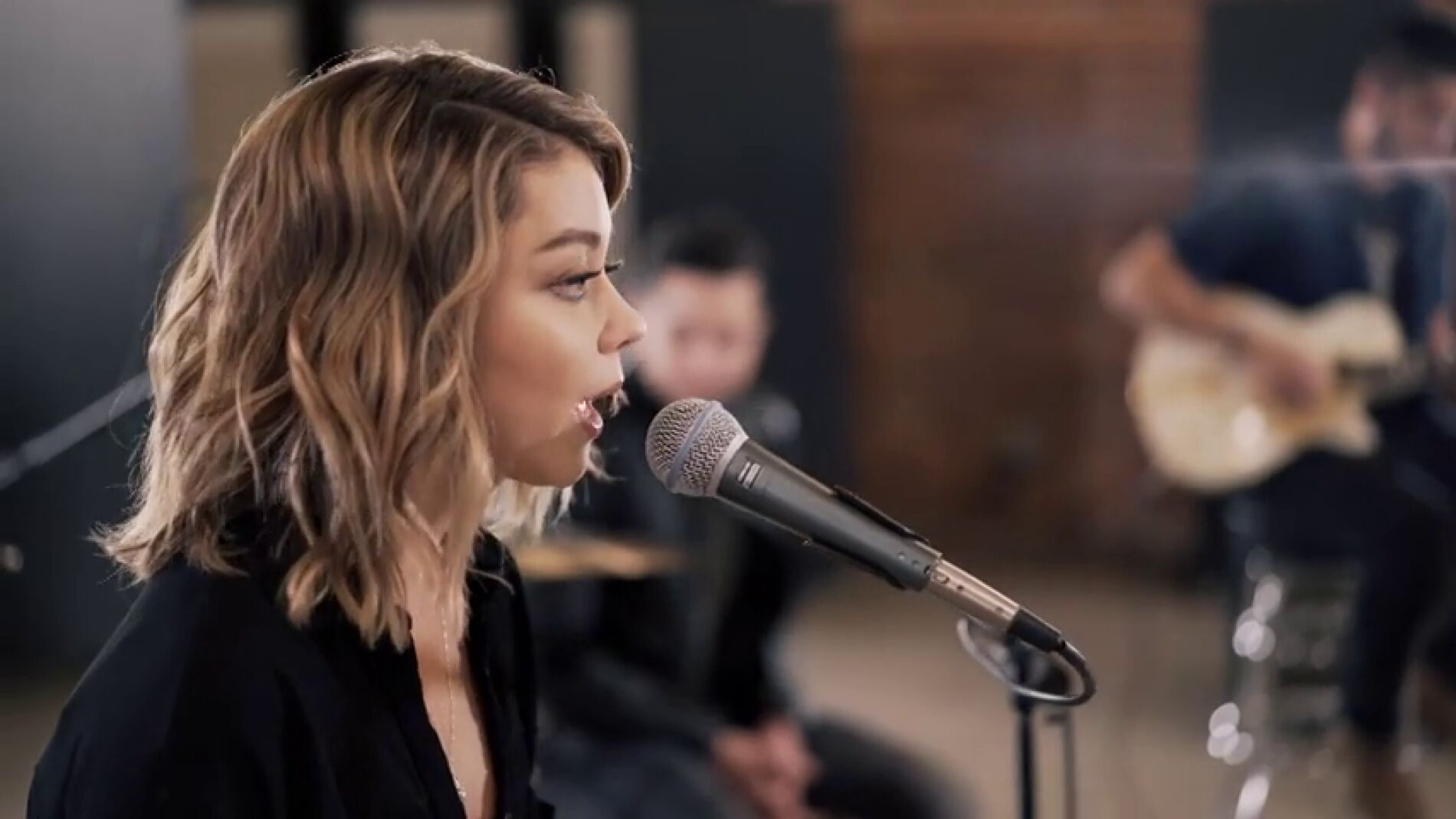 Frame 51.298699 de: Descubre el talento oculto de Sarah Hyland, la actriz de 'Modern Family' 