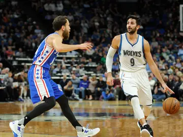 Ricky Rubio, en acción ante Sergio Rodríguez Ricky Rubio, en acción ante Sergio Rodríguez