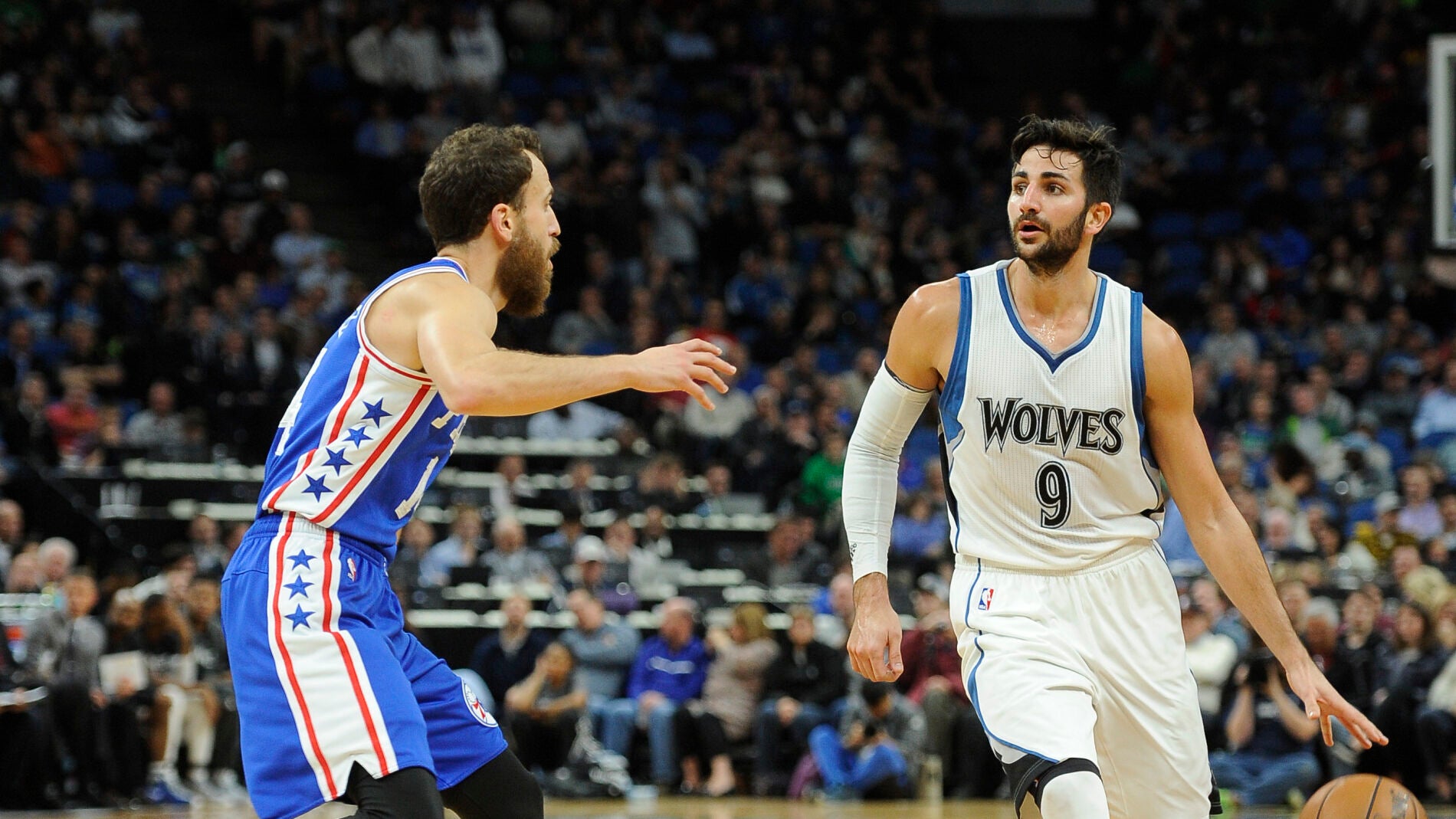 Ricky Rubio, en acci&oacute;n ante Sergio Rodr&iacute;guez