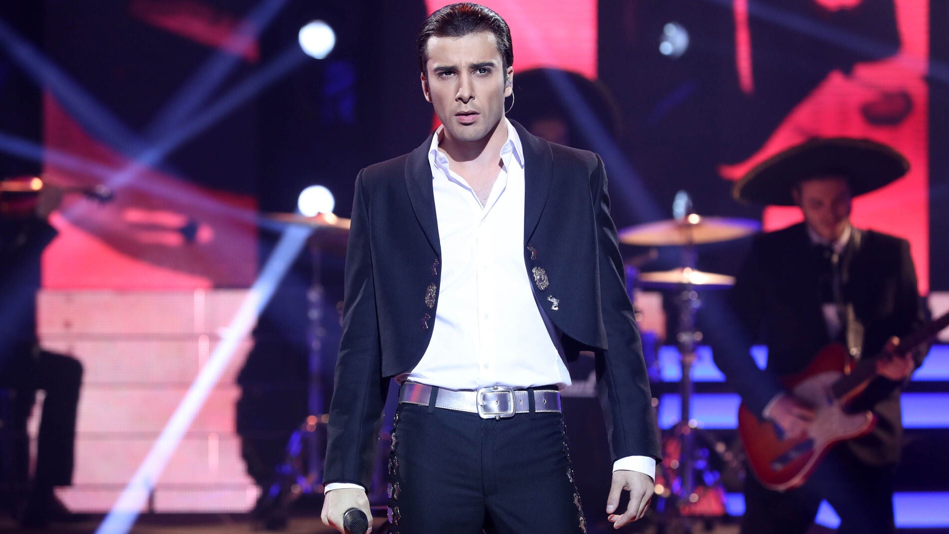 Blas Cant&oacute; se pregunta &lsquo;Qu&eacute; voy a hacer con mi amor&rsquo; en la piel de Alejandro Fern&aacute;ndez
