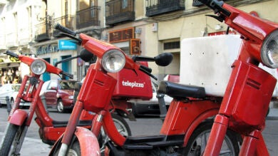 Un joven quema 15 motos de Telepizza en Alicante como venganza por despedir a su novia
