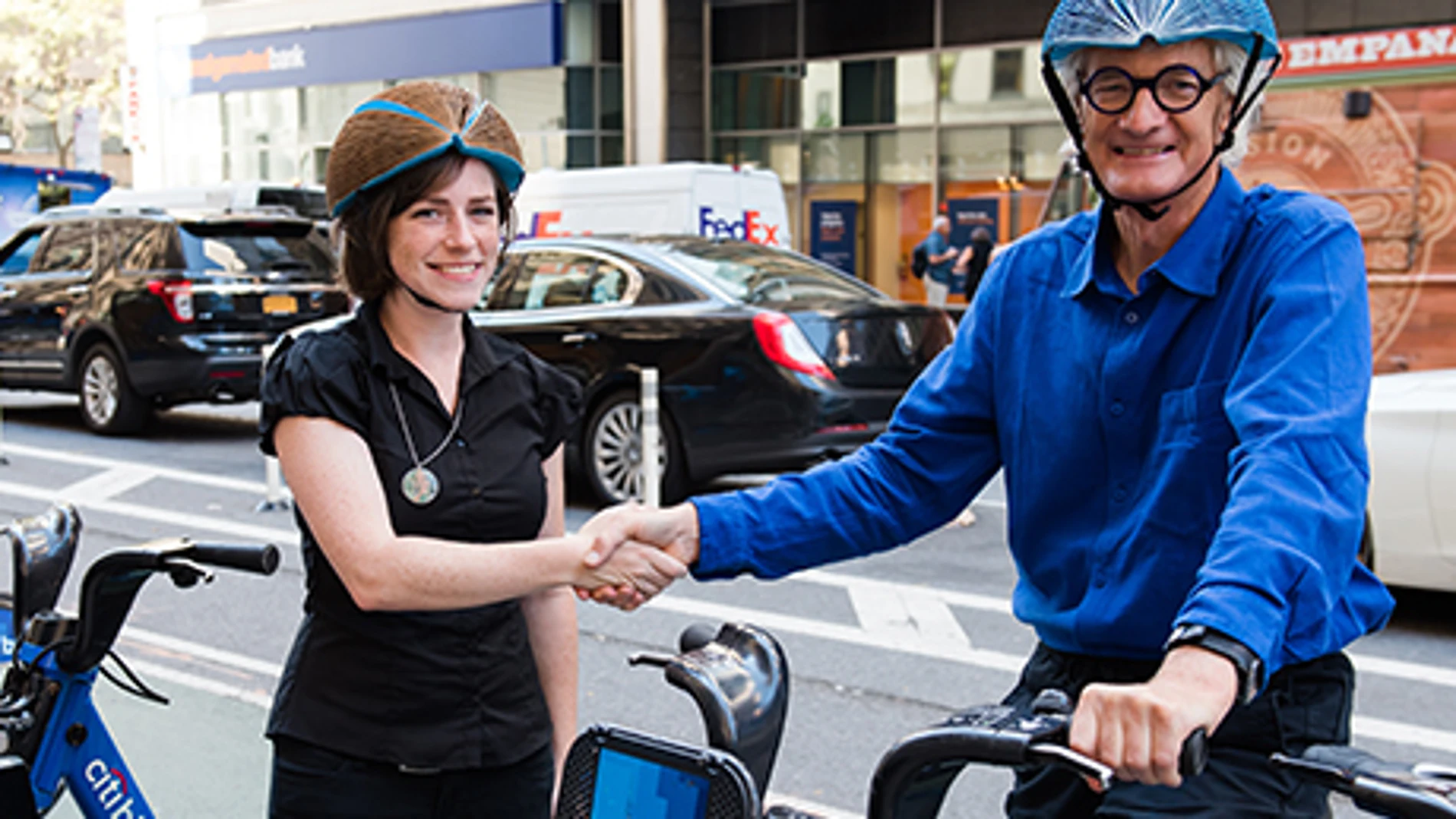 Los creadores del casco Los creadores del casco