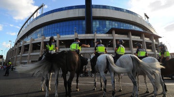 Despliegue policial en el Vicente Calderón