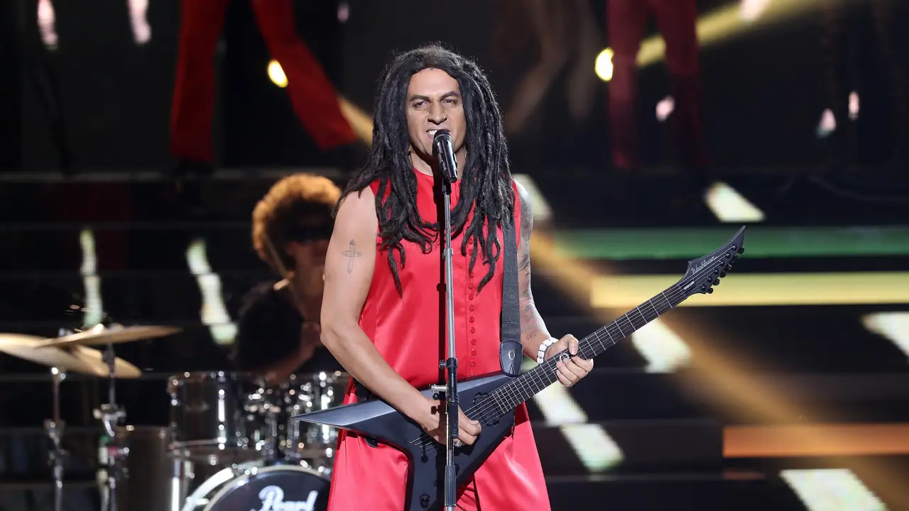 Alex O'Dogherty carga de energía el plató de 'Tu cara me suena' como Lenny Kravitz