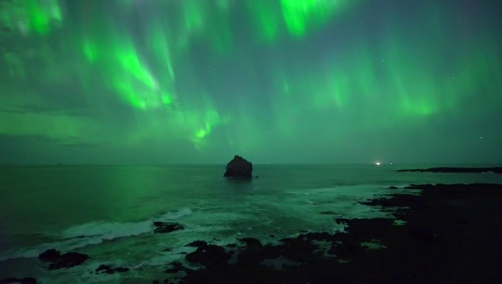 Frame 13.411861 de: Es buena época para disfrutar de las auroras boreales en países cercanos al Ártico