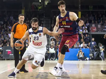 Sergio Llull penetra a canasta Sergio Llull penetra a canasta