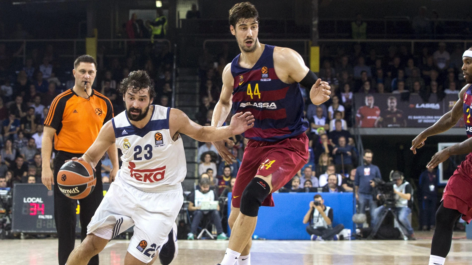 Sergio Llull penetra a canasta Sergio Llull penetra a canasta
