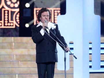 Juan Muñoz entrega el alma con ‘El Progreso’ como Roberto Carlos
