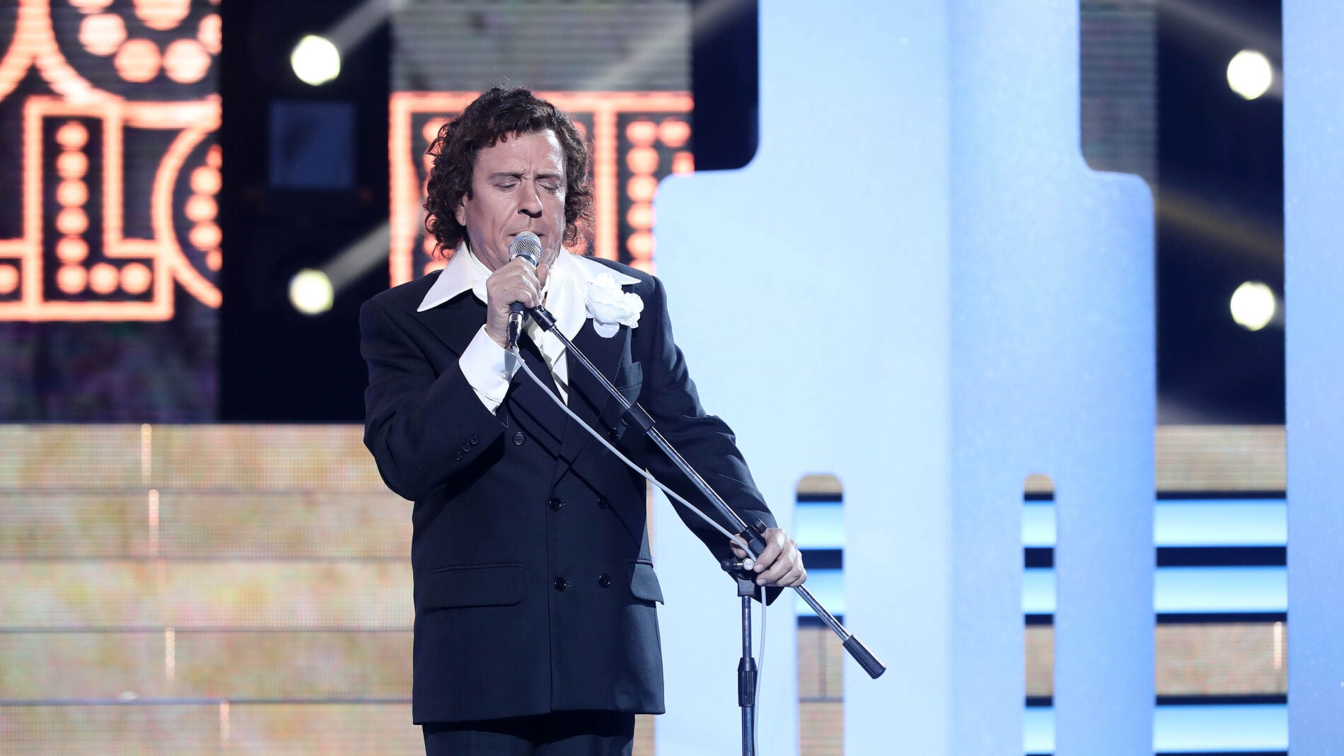 Juan Mu&ntilde;oz entrega el alma con &lsquo;El Progreso&rsquo; como Roberto Carlos