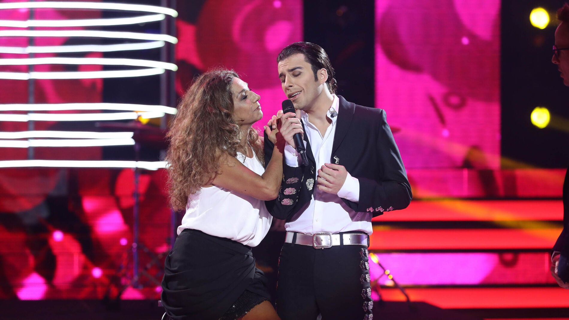 Blas Cant&oacute; enamora a Lolita con su voz