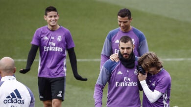 Benzema entrena con el resto del grupo y podrá estar en El Calderón