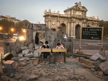 Una escuela de Siria, recreada en la Puerta de Alcalá Una escuela de Siria, recreada en la Puerta de Alcalá