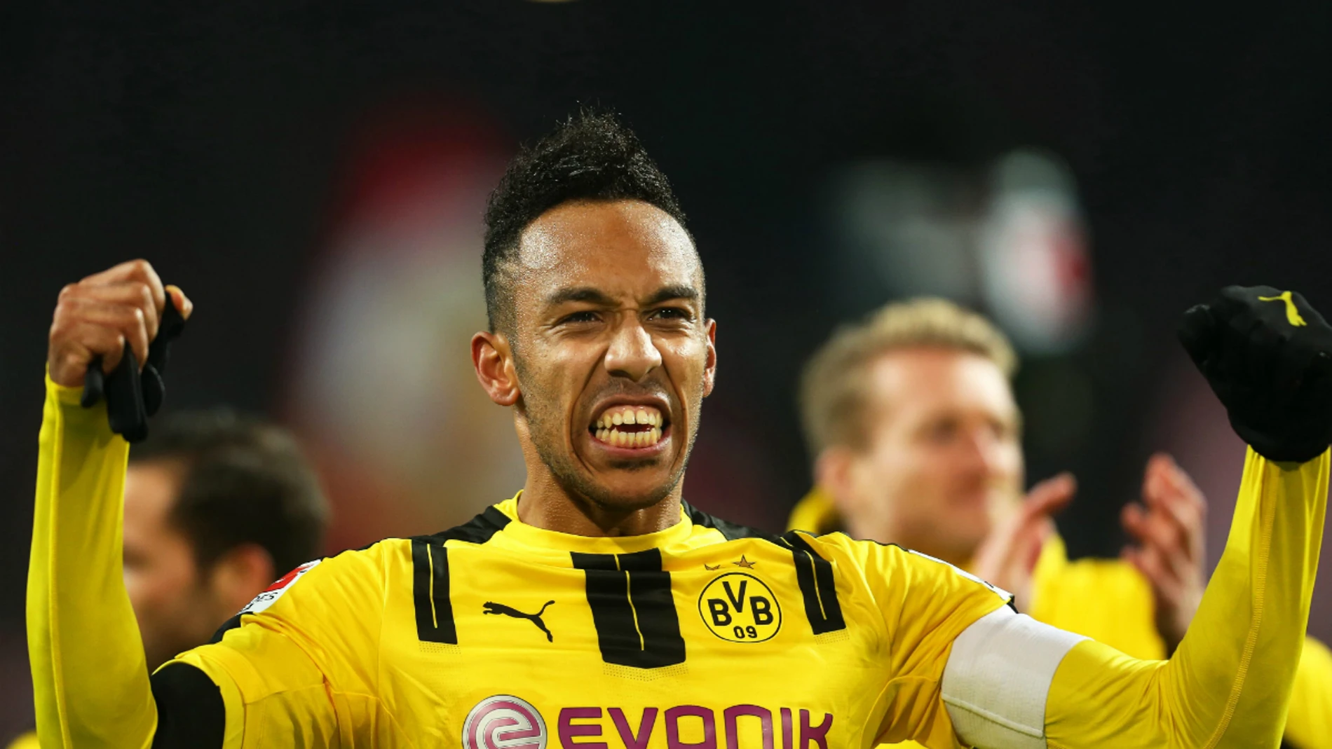 Aubameyan celebra un gol Aubameyan celebra un gol